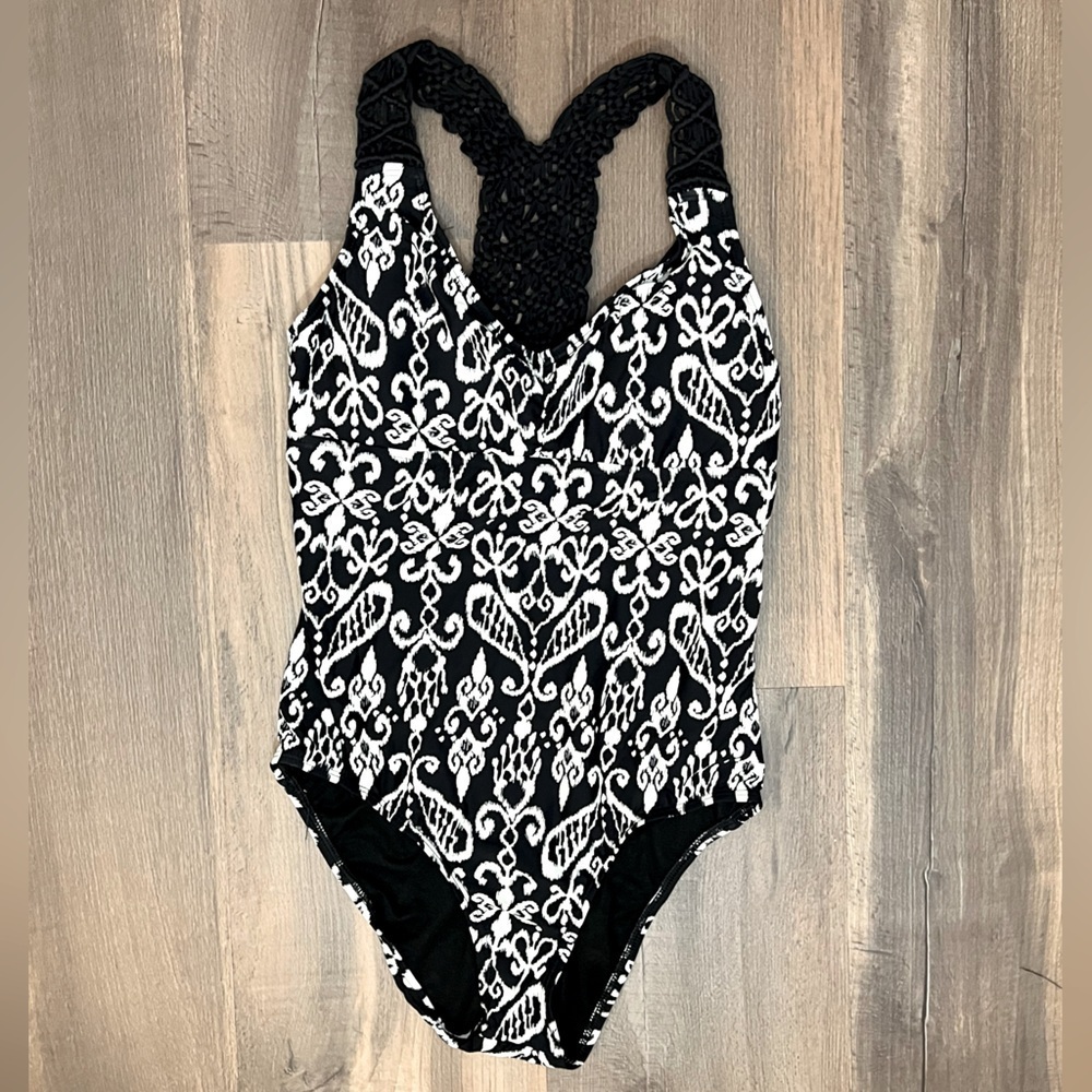 ATHENA SAND TROPEZ MACRAME Racerback ONE PIECE SWIMSUIT Black White SIZE 8 NWT